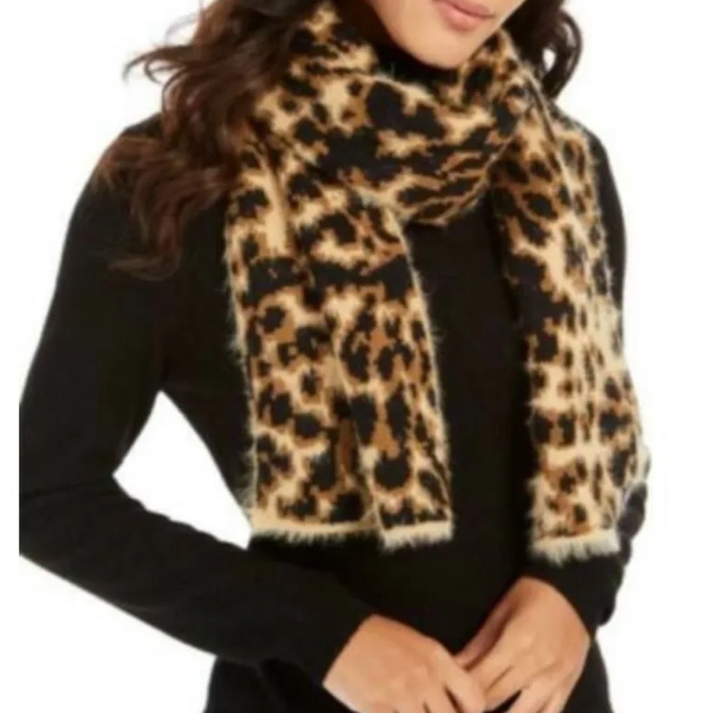 -💙2/$40💙NWT DKNY Leopard Printed Eyelash Fuzzy Knit Scarf - Picture 1 of 16